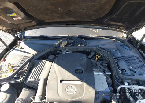 2016 Mercedes-Benz C 300 4Matic из США, поврежденный, VIN 55SWF4KB0GU101936